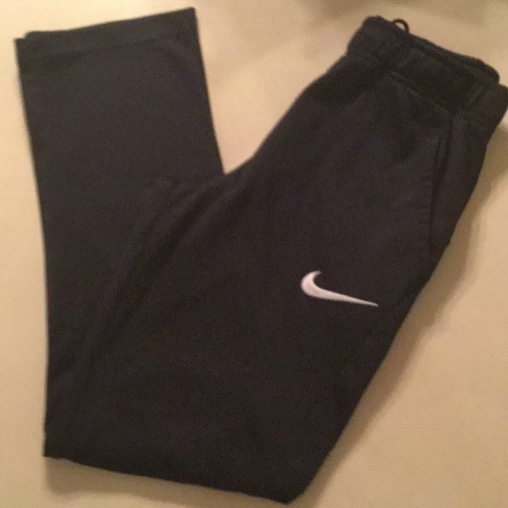 Nike black sweat pants 👟🧢
